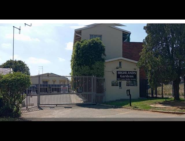 3 BEDROOM TOWNHOUSE FOR SALE IN HIGHLANDS NORTH